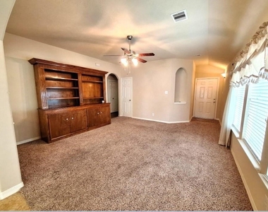6207 Lovage Avenue - Photo Thumbnail 7