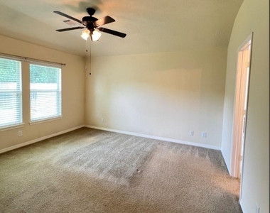 6207 Lovage Avenue - Photo Thumbnail 10