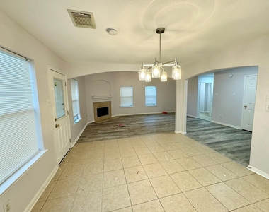 1910 Plum Falls Lane - Photo Thumbnail 10