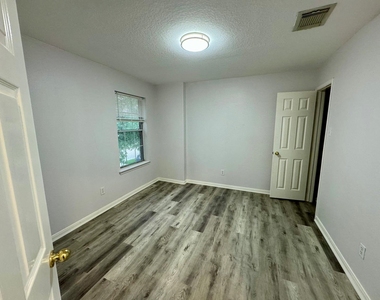 1910 Plum Falls Lane - Photo Thumbnail 28