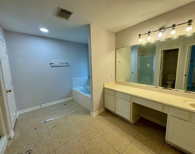 1910 Plum Falls Lane - Photo Thumbnail 21