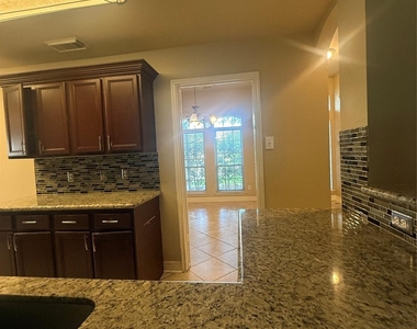 8210 Paddington Place Drive - Photo Thumbnail 6