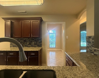 8210 Paddington Place Drive - Photo Thumbnail 5