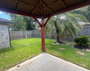 8210 Paddington Place Drive - Photo Thumbnail 17