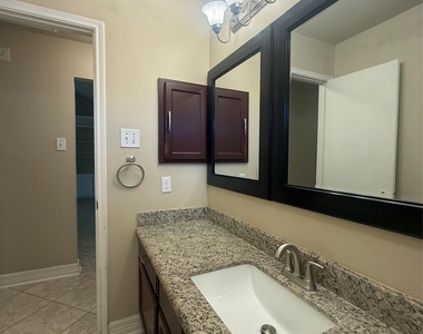 8210 Paddington Place Drive - Photo Thumbnail 21