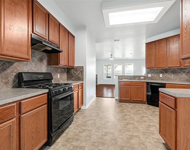 1827 Macondray Drive - Photo Thumbnail 9