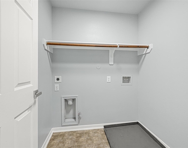 1827 Macondray Drive - Photo Thumbnail 24