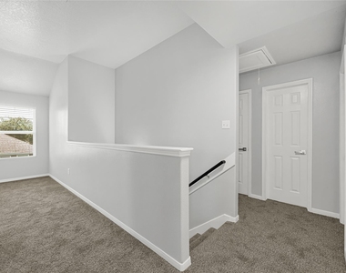 1827 Macondray Drive - Photo Thumbnail 16