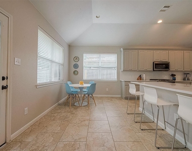 167 Pinto Point Place - Photo Thumbnail 6