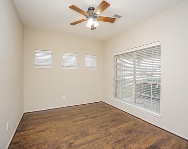 1323 Colonial Manor Drive - Photo Thumbnail 4