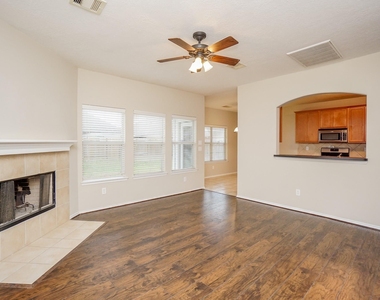 1323 Colonial Manor Drive - Photo Thumbnail 6