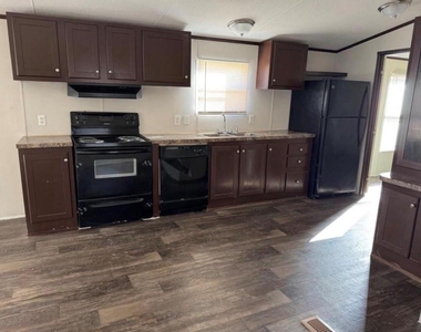511 County Road 2218 - Photo Thumbnail 5