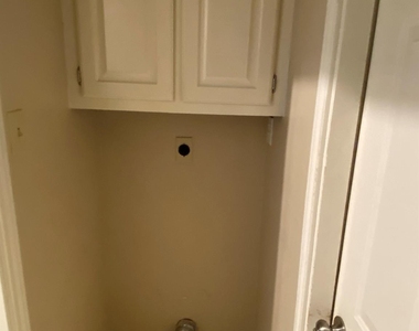 15811 Part Drive - Photo Thumbnail 4