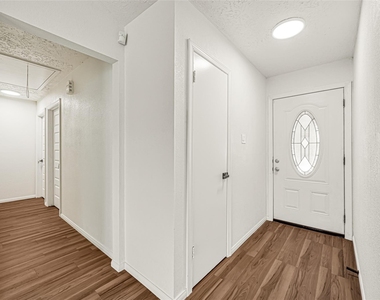 13327 N Thorntree Drive - Photo Thumbnail 4