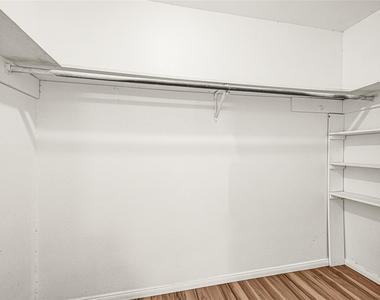 13327 N Thorntree Drive - Photo Thumbnail 19