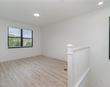 12750 Woodbury Drive - Photo Thumbnail 14