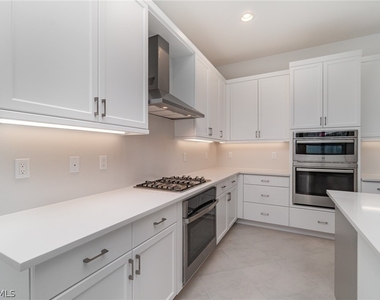 12750 Woodbury Drive - Photo Thumbnail 5