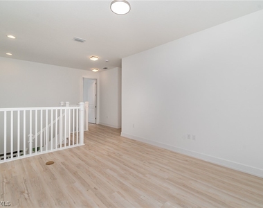 12750 Woodbury Drive - Photo Thumbnail 15