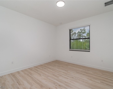 12750 Woodbury Drive - Photo Thumbnail 20