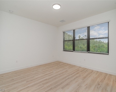 12750 Woodbury Drive - Photo Thumbnail 18
