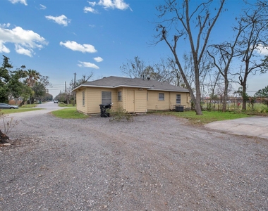 8248 Hartford Street - Photo Thumbnail 10