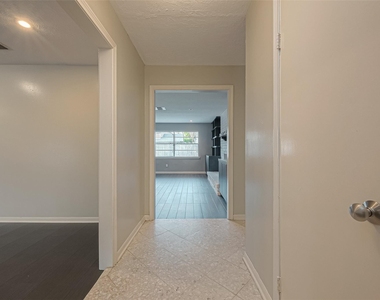 11406 High Star Drive - Photo Thumbnail 5