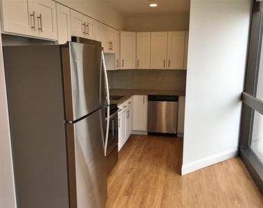 875 Elm - Photo Thumbnail 15