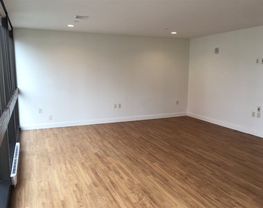 875 Elm - Photo Thumbnail 10
