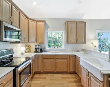 2130 Sunset Circle - Photo Thumbnail 13