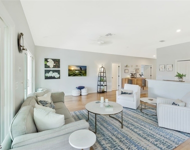 2130 Sunset Circle - Photo Thumbnail 9