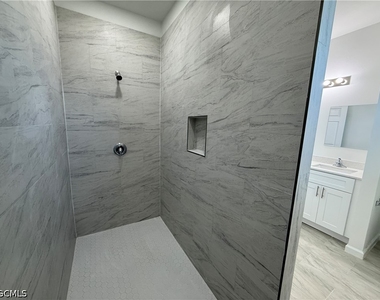 1115 Cove Street E - Photo Thumbnail 7