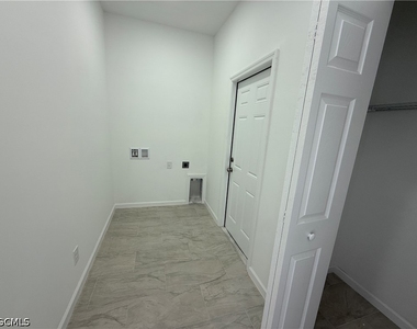 1115 Cove Street E - Photo Thumbnail 16