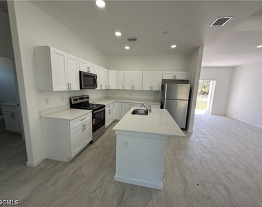 1115 Cove Street E - Photo Thumbnail 3