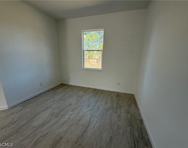 1115 Cove Street E - Photo Thumbnail 9