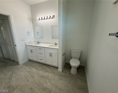 1115 Cove Street E - Photo Thumbnail 11