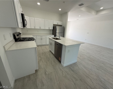 1115 Cove Street E - Photo Thumbnail 1