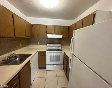 1830 Maravilla Avenue - Photo Thumbnail 17
