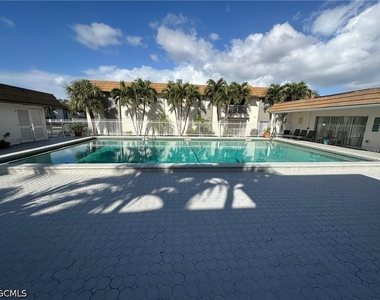 1830 Maravilla Avenue - Photo Thumbnail 6