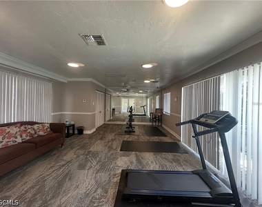 1830 Maravilla Avenue - Photo Thumbnail 4