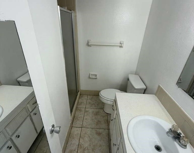 1830 Maravilla Avenue - Photo Thumbnail 30