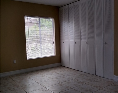 1830 Maravilla Avenue - Photo Thumbnail 20
