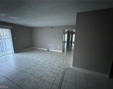 1830 Maravilla Avenue - Photo Thumbnail 16