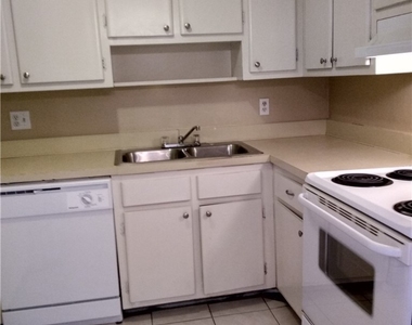 1830 Maravilla Avenue - Photo Thumbnail 12