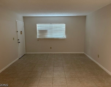1518 Edgewater Circle - Photo Thumbnail 2