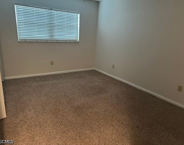 1518 Edgewater Circle - Photo Thumbnail 5