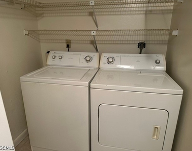 1518 Edgewater Circle - Photo Thumbnail 6