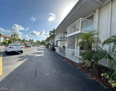 1830 Maravilla Avenue - Photo Thumbnail 5