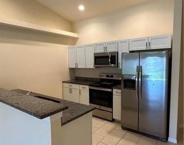 1712 Sw 32nd Street - Photo Thumbnail 1