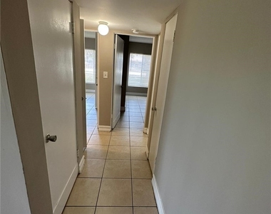 1830 Maravilla Avenue - Photo Thumbnail 17