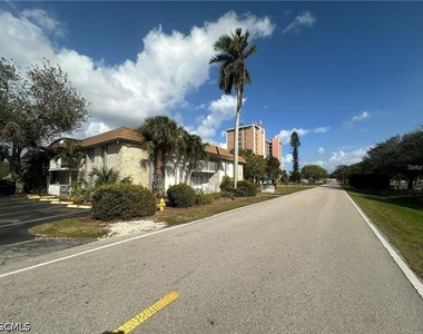 1830 Maravilla Avenue - Photo Thumbnail 4